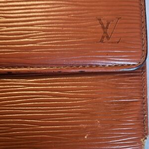 Louis Vuitton Textured Tan Leather Ladies Wallet